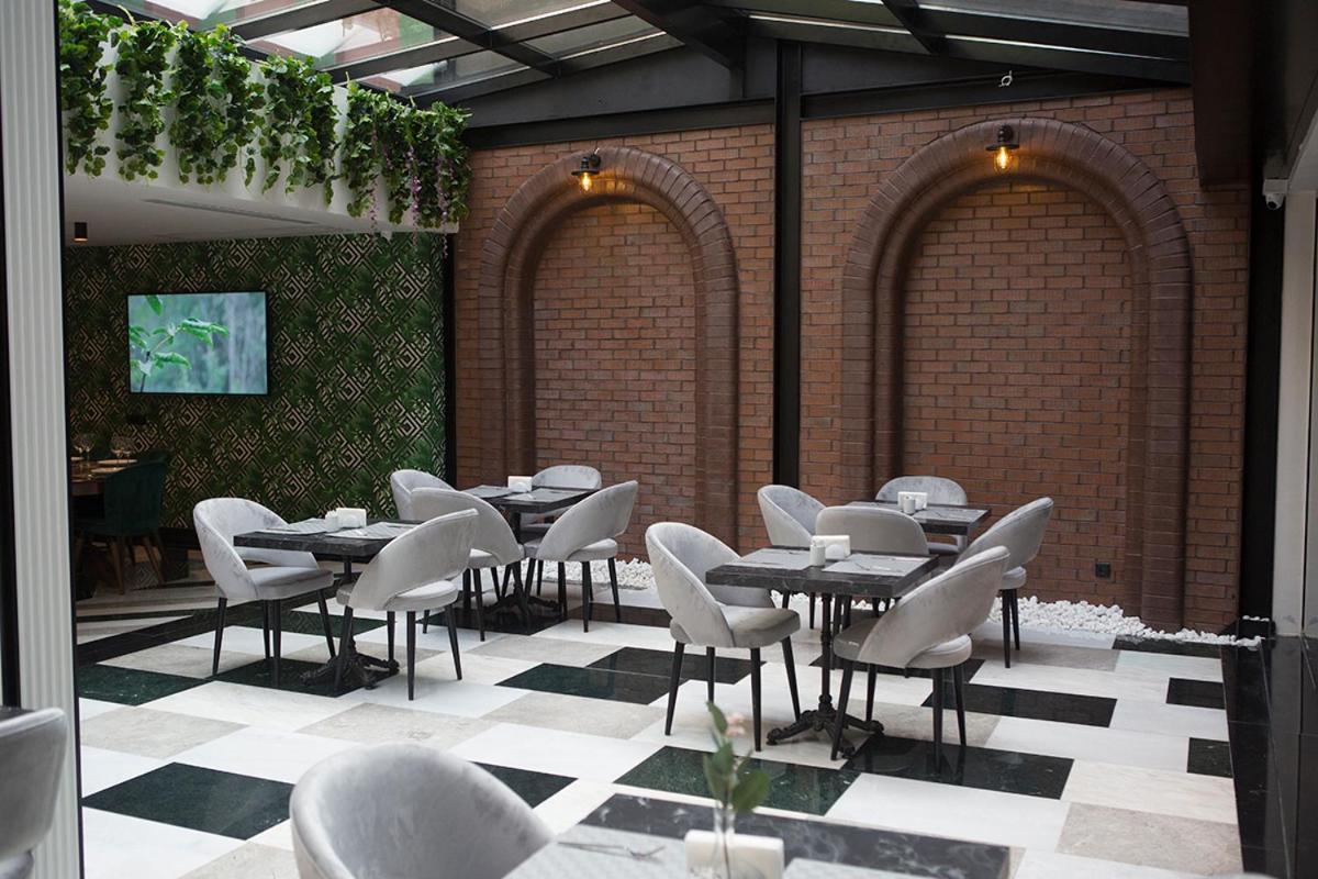 Hotel Emens